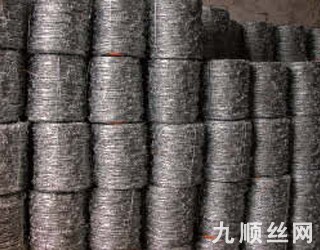 刺鐵絲護(hù)欄3.jpg 刺鐵絲護(hù)欄3.jpg