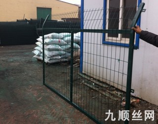 鐵路防護柵欄 (1).jpg 鐵路防護柵欄 (1).jpg