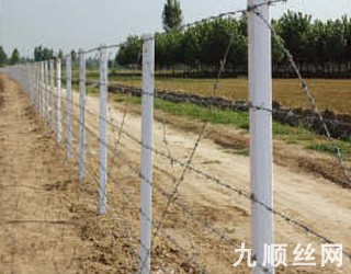 刺鐵絲護(hù)欄1.jpg 刺鐵絲護(hù)欄1.jpg